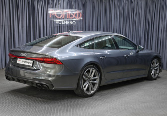 Подержанный автомобиль Audi A7 2018 года (5 фото)