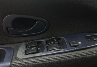 Подержанный автомобиль Mitsubishi Carisma Sedan 1999 года (20 фото)