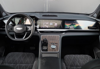 Подержанный автомобиль Geely Monjaro 2025 года (11 фото)