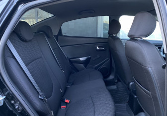 Подержанный автомобиль Kia Rio Sedan 2016 года (21 фото)