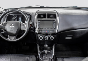 Подержанный автомобиль Mitsubishi ASX 2013 года (15 фото)