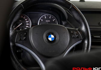 Подержанный автомобиль BMW X1 2012 года (11 фото)