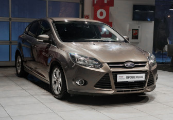 Подержанный автомобиль Ford Focus Hatchback 2013 года (3 фото)