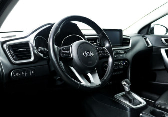 Подержанный автомобиль Kia Ceed Hatchback 2018 года (10 фото)