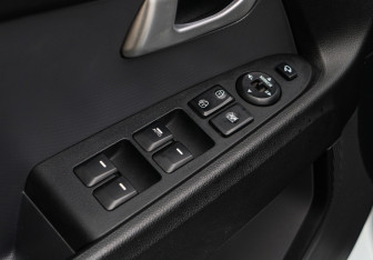 Подержанный автомобиль Kia Sportage 2012 года (14 фото)