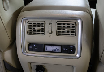 Подержанный автомобиль Infiniti QX60 2017 года (25 фото)