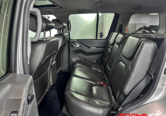 Подержанный автомобиль Nissan Pathfinder 2010 года (10 фото)