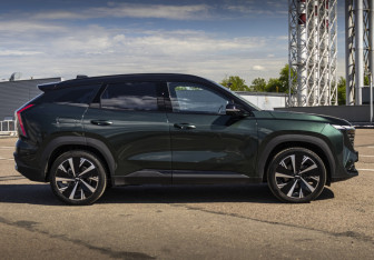 Подержанный автомобиль Geely Atlas 2024 года (4 фото)