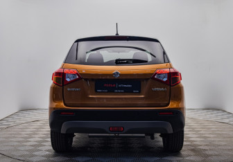 Подержанный автомобиль Suzuki Vitara 2015 года (4 фото)