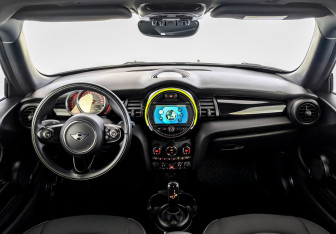 Подержанный автомобиль MINI Hatch 2021 года (14 фото)