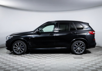 Подержанный автомобиль BMW X5 2019 года (8 фото)