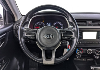 Подержанный автомобиль Kia Rio Hatchback 2021 года (19 фото)