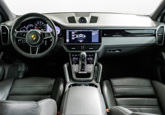 Подержанный автомобиль Porsche Cayenne 2020 года (15 фото)