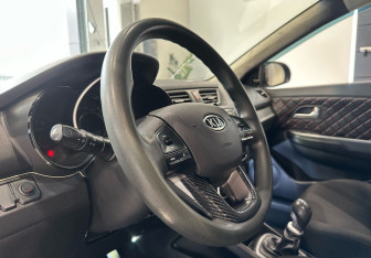 Подержанный автомобиль Kia Rio Sedan 2011 года (13 фото)