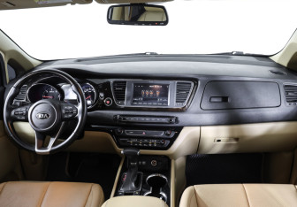 Подержанный автомобиль Kia Carnival 2019 года (14 фото)