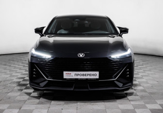 Подержанный автомобиль Changan UNI-V 2023 года (2 фото)