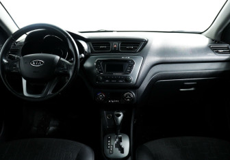 Подержанный автомобиль Kia Rio Sedan 2012 года (10 фото)
