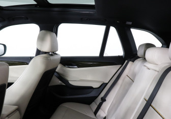 Подержанный автомобиль BMW X1 2009 года (14 фото)