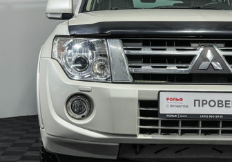 Подержанный автомобиль Mitsubishi Pajero 2013 года (18 фото)