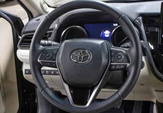 Подержанный автомобиль Toyota Camry Sedan 2022 года (18 фото)