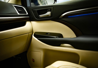 Подержанный автомобиль Toyota Highlander 2014 года (19 фото)