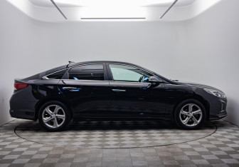 Подержанный автомобиль Hyundai Sonata 2017 года (6 фото)