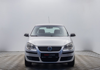 Подержанный автомобиль Volkswagen Polo Hatchback 2007 года (8 фото)
