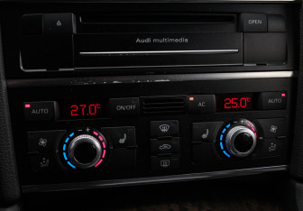Подержанный автомобиль Audi Q7 2012 года (18 фото)