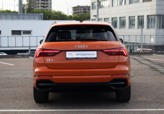 Подержанный автомобиль Audi Q3 2019 года (6 фото)