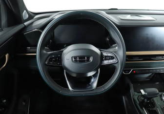 Подержанный автомобиль Geely Monjaro 2023 года (18 фото)