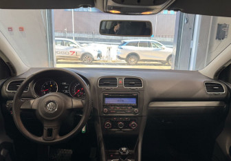 Подержанный автомобиль Volkswagen Golf Hatchback 2010 года (12 фото)