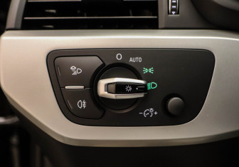 Подержанный автомобиль Audi A4 Sedan 2017 года (16 фото)