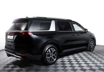 Подержанный автомобиль Kia Carnival 2020 года (5 фото)