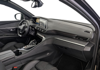 Подержанный автомобиль Peugeot 3008 2018 года (13 фото)