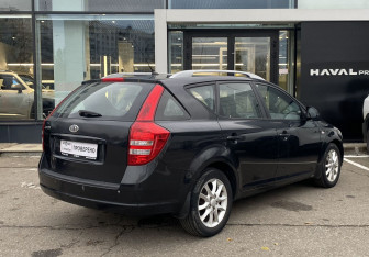 Подержанный автомобиль Kia Ceed Wagon 2009 года (5 фото)