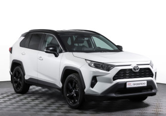 Подержанный автомобиль Toyota RAV4 2021 года (3 фото)