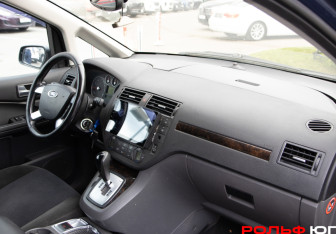 Подержанный автомобиль Ford C-MAX 2005 года (7 фото)