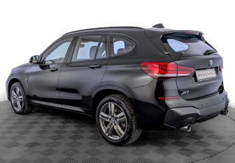 Подержанный автомобиль BMW X1 2022 года (7 фото)