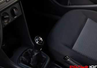 Подержанный автомобиль Volkswagen Polo Sedan 2012 года (16 фото)