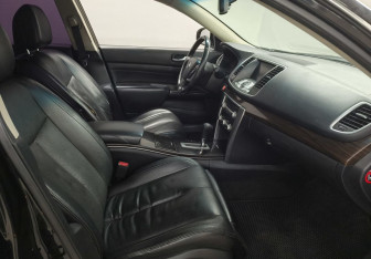 Подержанный автомобиль Nissan Teana 2013 года (10 фото)