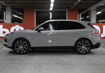 Подержанный автомобиль Porsche Cayenne 2021 года (8 фото)