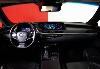 Подержанный автомобиль Lexus ES 2019 года (9 фото)