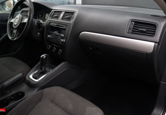 Подержанный автомобиль Volkswagen Jetta Sedan 2011 года (9 фото)