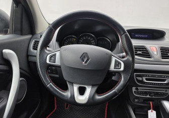 Подержанный автомобиль Renault Megane Hatchback 2010 года (12 фото)