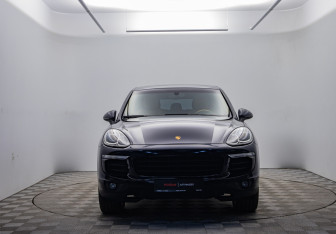 Подержанный автомобиль Porsche Cayenne 2015 года (2 фото)