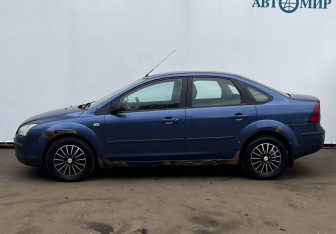 Подержанный автомобиль Ford Focus Sedan 2006 года (8 фото)