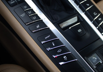 Подержанный автомобиль Porsche Macan 2016 года (21 фото)