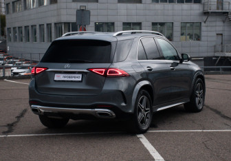 Подержанный автомобиль Mercedes-Benz GLE 2020 года (5 фото)