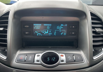 Подержанный автомобиль Chevrolet Captiva 2012 года (16 фото)