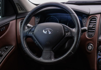 Подержанный автомобиль Infiniti EX 2011 года (15 фото)